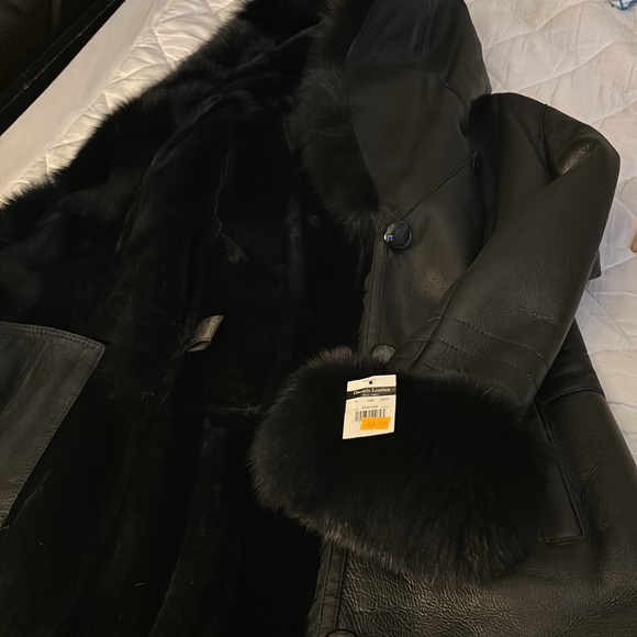 Luxurious Black Leather Women's Jacket